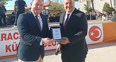 Recep Dural'a Karacaovalılardan teşekkür plaketi