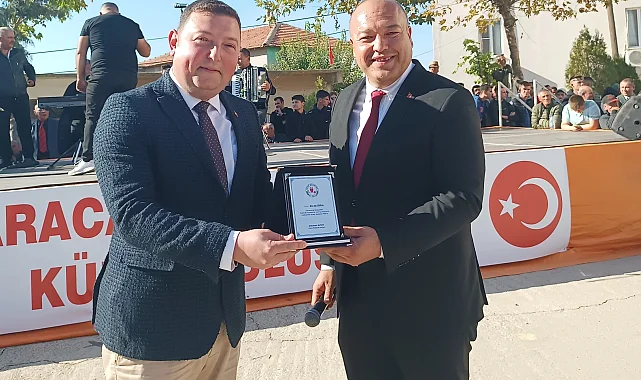 Recep Dural'a Karacaovalılardan teşekkür plaketi