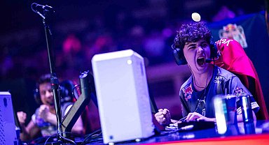 Red Bull Takımı FUT Esports ve Galatasaray Esports yarı finalde karşılaşacak
