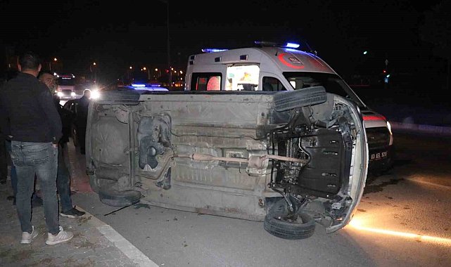 Refüje çarpıp takla atan araçta aynı aileden 5 kişi yaralandı