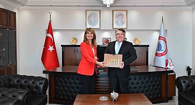 Rektör Özölçer Hitit Üniversitesi Rektör Yardımcısı Prof. Dr. Baykam'ı makamında kabul etti