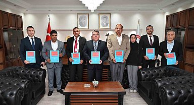 Rektör Özölçer, Zonguldaklı Roman Dernek yöneticilerini makamında kabul etti
