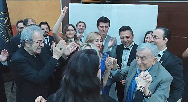 Sahne Tozu Tiyatrosu 20. yıl kutlamasında ünlüler geçidi
