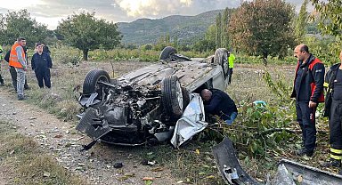 Şarampole uçan otomobildeki anne hayatını kaybetti, eşi ve bebeği yaralandı