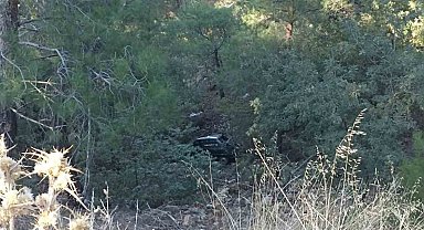 Şarampole yuvarlanan aracın sürücüsü itfaiye tarafından kurtarıldı