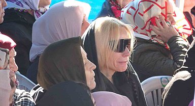 Şarkıcı Gülşen'in babası son yolculuğuna uğurlandı