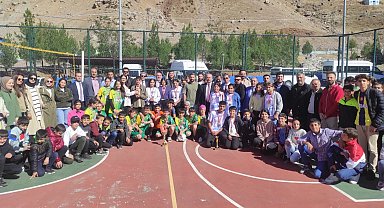 Sason Yücebağ Beldesinde voleybol turnuvası