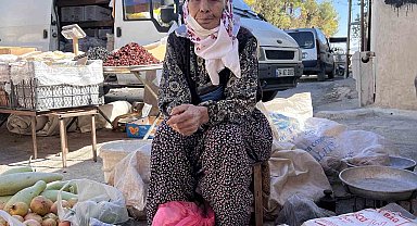 Semt pazarının en yaşlı satıcısı