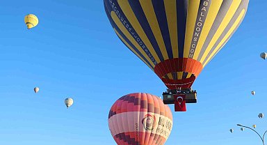 Sıcak hava balonları Türk Bayrakları ile havalandı