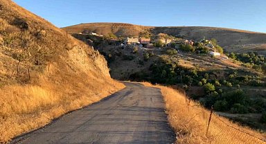 Siirt'te köy yolları onarılmaya devam ediyor
