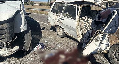 Sivas'ta trafik kazası karı kocayı birbirinden ayırdı