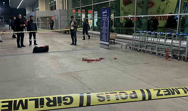 Takip ettiği husumetlisini terminalde vurdu