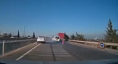 Takip mesafesini korumadı, önünde seyreden araçlara böyle çarptı