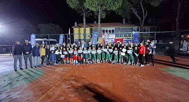 Ula'da küçükler basketbol gösteri maçı düzenlendi