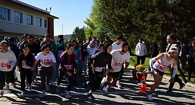 Üniversite öğrencileri, Cumhuriyet Bayramı için bin 923 metre koştu