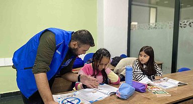 Üniversitelilerden ilkokul öğrencilerine destek