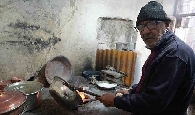Unutulmaya yüz tutmuş kalaycılık mesleğini yaşatıyor