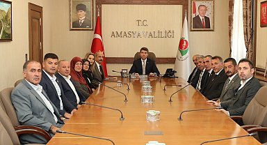 Vali Önder Bakan: "Muhtarlarımızla birlikte daha kaliteli hizmet sunmaya gayret edeceğiz"