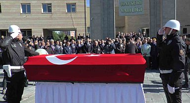 Vefat eden eski bakan için Kayseri'de tören düzenlendi