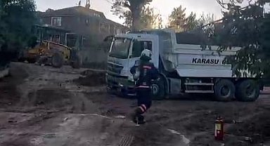 Yol çalışmasında doğal gaz borusu delindi, ekiplerin erken müdahalesi faciayı önledi