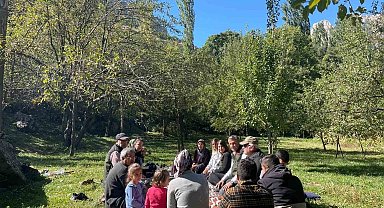 Yüksekova'da çiftçiler bilgilendiriliyor