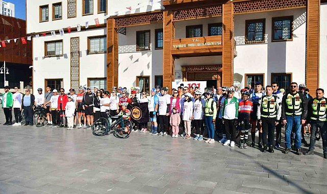 Yunusemre'de cumhuriyet için 101 kilometre pedal çevirdiler