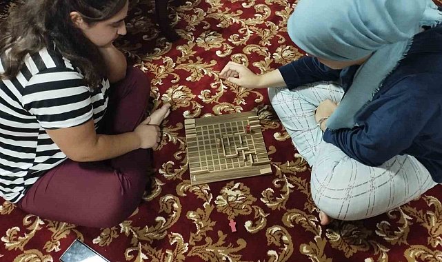 Yurtta zeka oyunları oynuyorlar