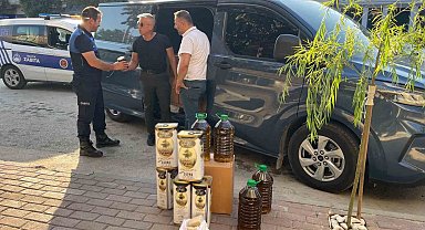 Zabıtalar insan sağlığını tehdit eden sahte zeytinyağı satan şahsı yakaladı