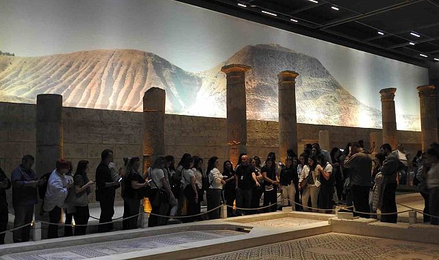 Zeugma Mozaik Müzesi ziyaretçi akınına uğruyor