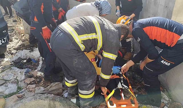 10 metre derinliğindeki kuyuya düşen kadın kurtarıldı