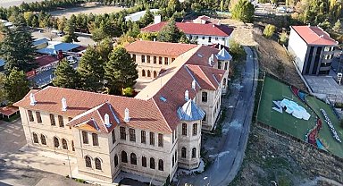 108 yıllık lisenin duvarları tarih kokuyor