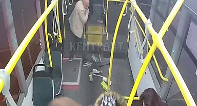 2'si çocuk 9 kişinin yaralandığı kaza anı kamerada