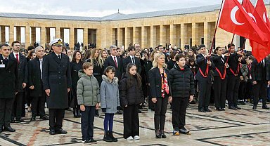 '24 Kasım' öncesi Başöğretmen Atatürk'e anlamlı ziyaret