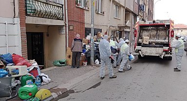 'Çöp ev'den 24 ton çöp çıktı