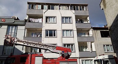5 katlı apartmanın çatı katında yangın