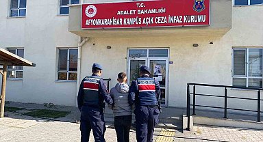 5 yıl hapis cezasıyla aranan şahsı jandarma yakaladı