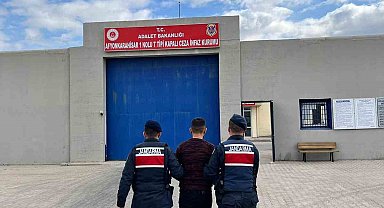 6 yıl 8 ay hapis cezasıyla aranan şahsı jandarma yakaladı