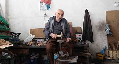 65 yıldır demire tav veriyor, nal ve mıh yapıyor