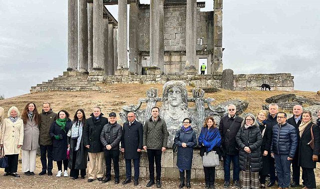 AB büyükelçileri, Çavdarhisar Aizanoi Antik Kenti'ni gezdi