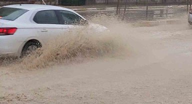 Adıyaman'da sağanak yağış etkili oldu