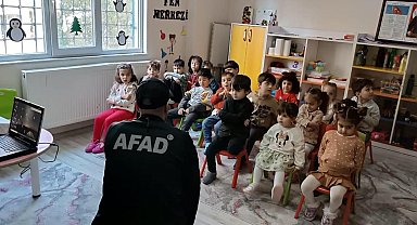 AFAD ekiplerinden anaokulu öğrencilerine afet farkındalık eğitimi