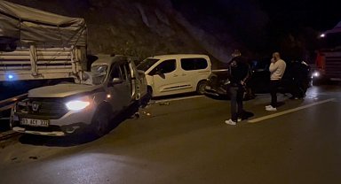 Afyonkarahisar'da 10 aracın karıştığı zincirleme kaza: 18 yaralı