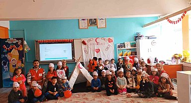 Ağrı'da Kızılay Haftası'nda 10 bin öğrenciye iyilik ulaştırıldı