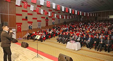 Ağrı'da müzik öğretmeni Nizamettin Ardin'den meslektaşlarına özel konser