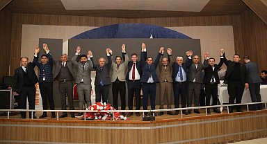 Ak Parti Oltu 'Oğuzhan Yavuz'la devam dedi