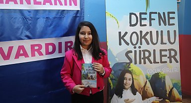 Akhisarlı 9 yaşındaki Defne'den 'Defne kokulu şiirler'