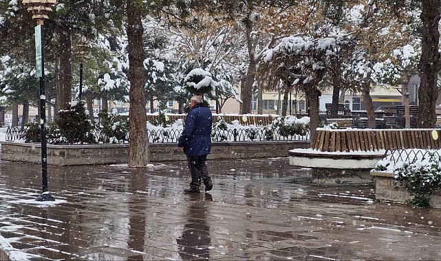Aksaray'da kar yağışı etkili oluyor