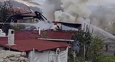 Alevlere teslim olan ev küle döndü