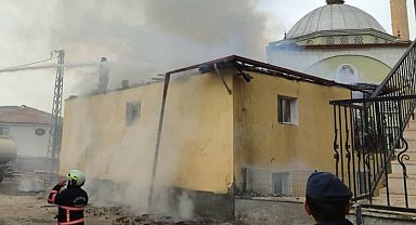 Alevlere teslim olan ev kullanılamaz hale geldi