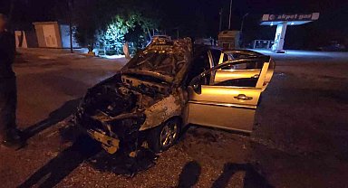 Alevlere teslim olan otomobil hurdaya döndü